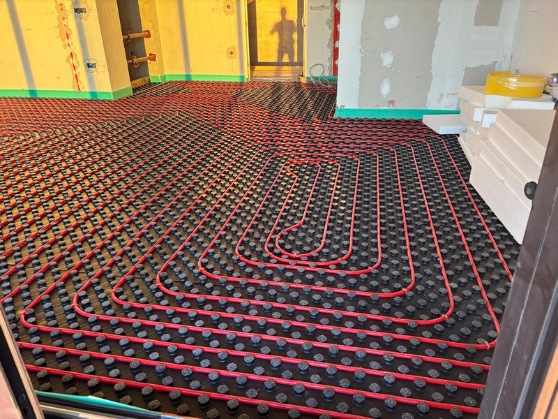 Golvvärme i byggnadens skal