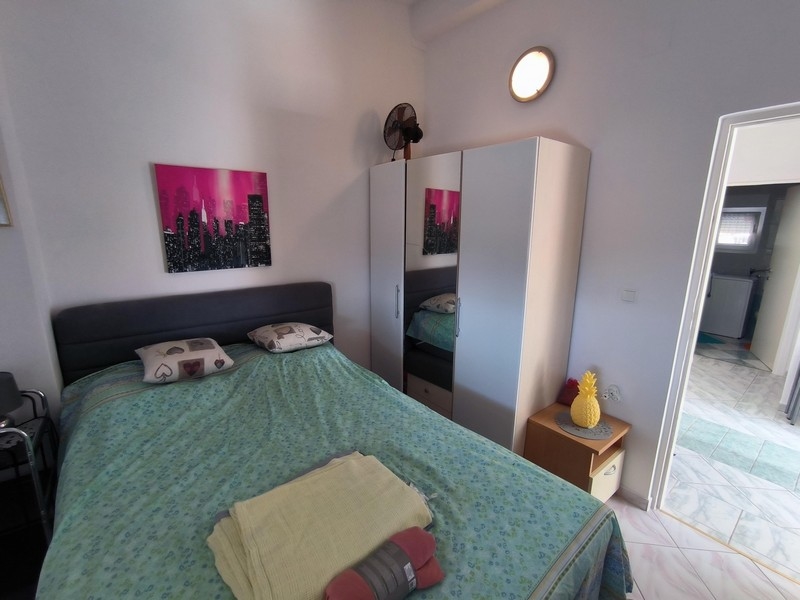 Ett av de två sovrummen.