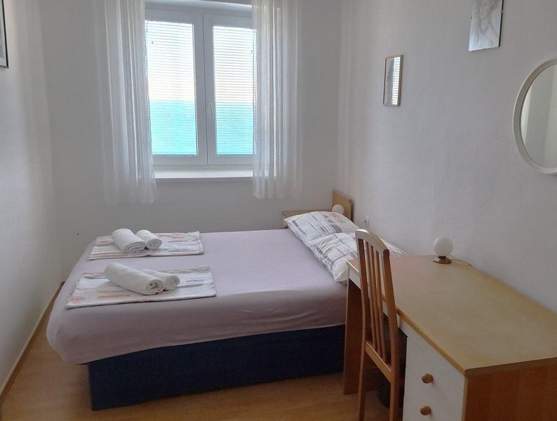 Det andra, något mindre, sovrummet.