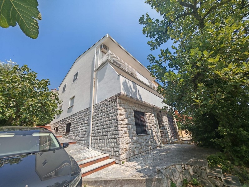 I den här fastigheten är lägenhet A3708 i Crikvenica till salu.