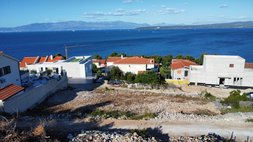 Lägenheterna kommer att byggas på denna tomt med havsutsikt.