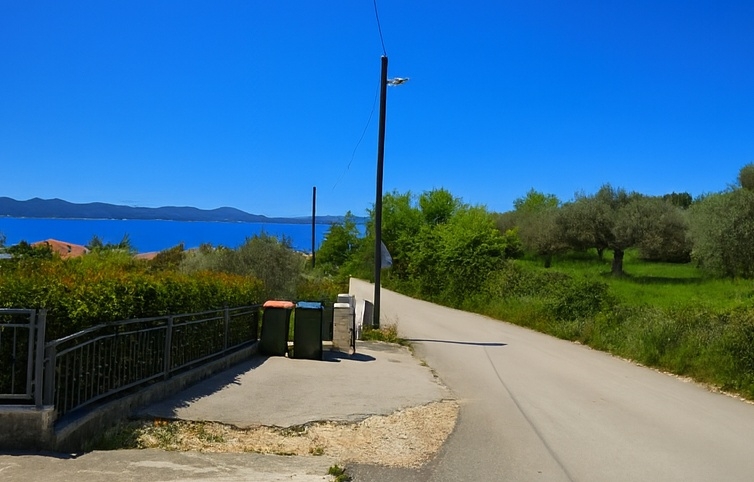 Bor vid havet nära Zadar, Kroatien - Panorama Scouting.