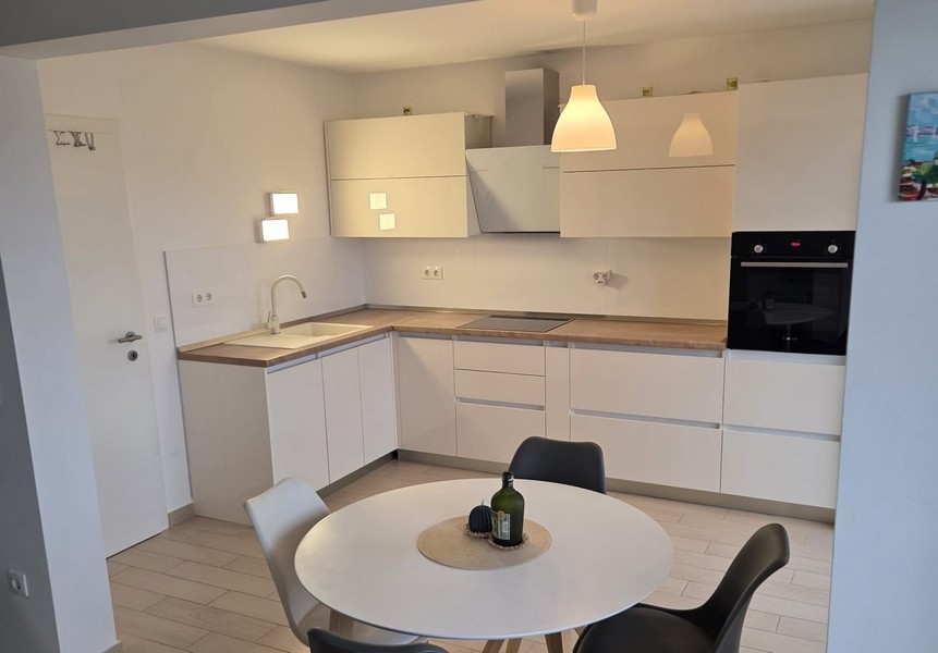 Kök av lägenheten till salu i Seget nära Trogir i Dalmatien.