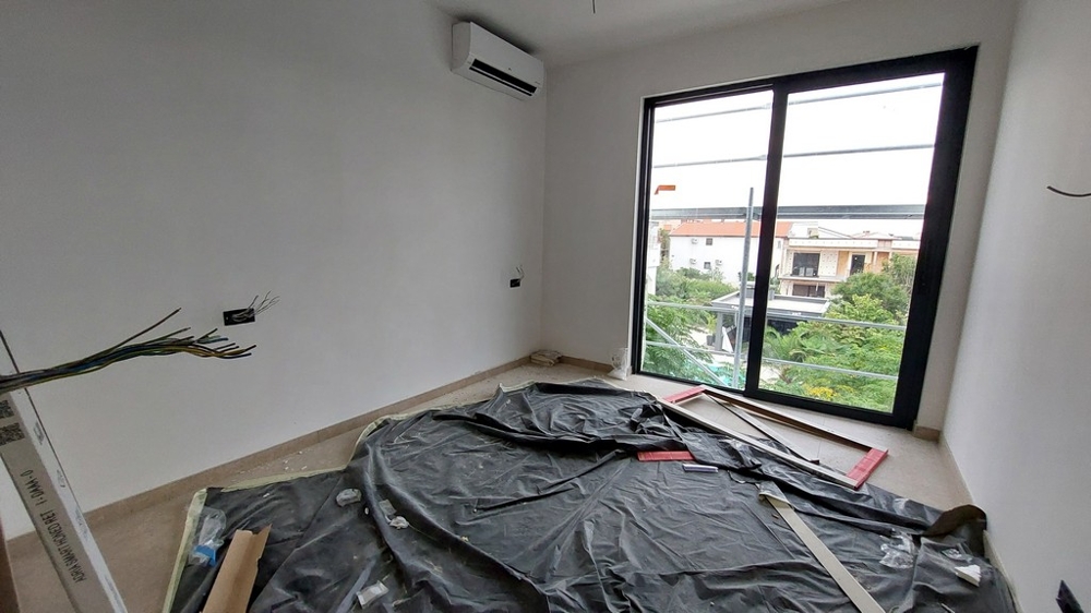 Utsikt över terrassen från sovrummet.