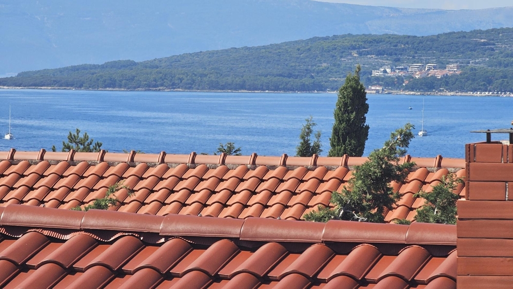 Lägenhet med havsutsikt billig att köpa i Punat på ön Krk.