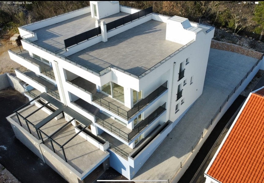 Takterrass på fastighet A3733 i Dramalj, Kroatien.