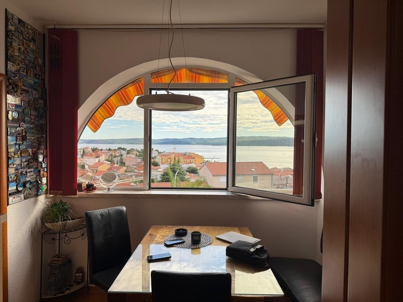 Utsikt över havet från matsalen - fastighet A3738 i Kroatien.