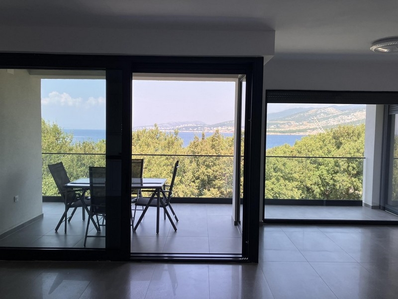 Fastighet A3745 på första raden mot havet till salu.