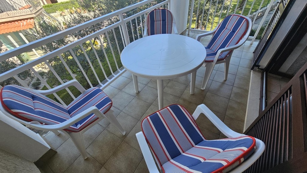 Balkong på fastighet A3748 i Kroatien - Panorama Scouting.