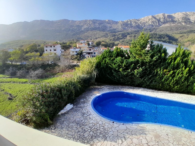 Köp lägenheter med pool i Baska, Kroatien.