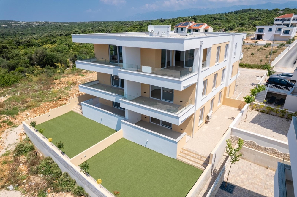 Köp en lägenhet i Novalja i Kroatien - Panorama Scouting.