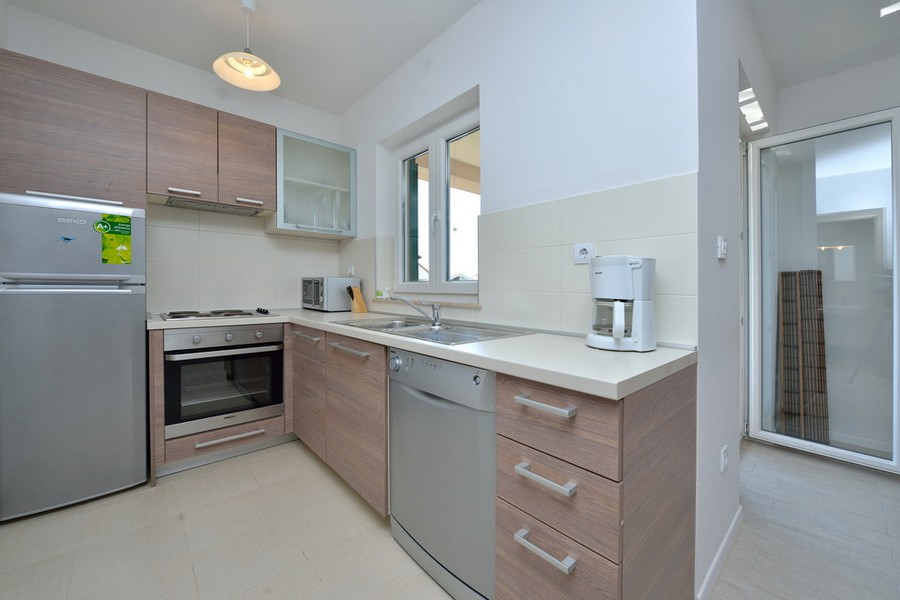 Modernt utrustat kök.