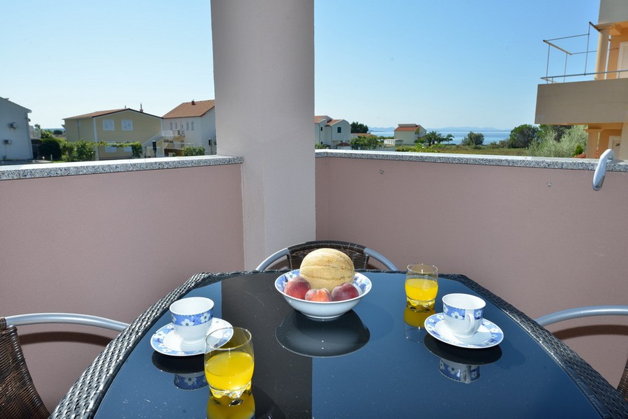 Terrass med vacker havsutsikt - fastighet A3764 i Privlaka.