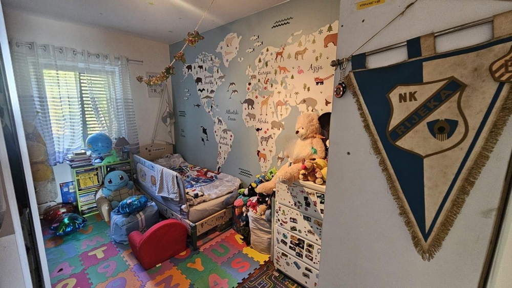 Barnrum i lägenhet A3768, Kroatien.