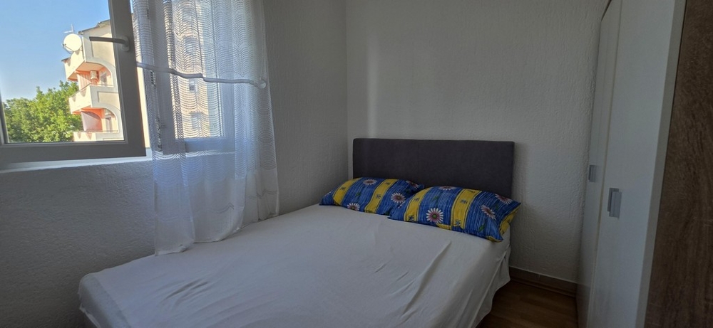 Dubbelsäng i sovrummet.