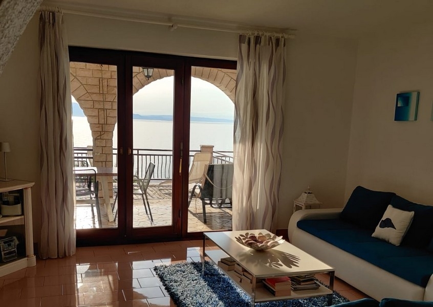 Vardagsrum med vacker havsutsikt - fastighet A3776.