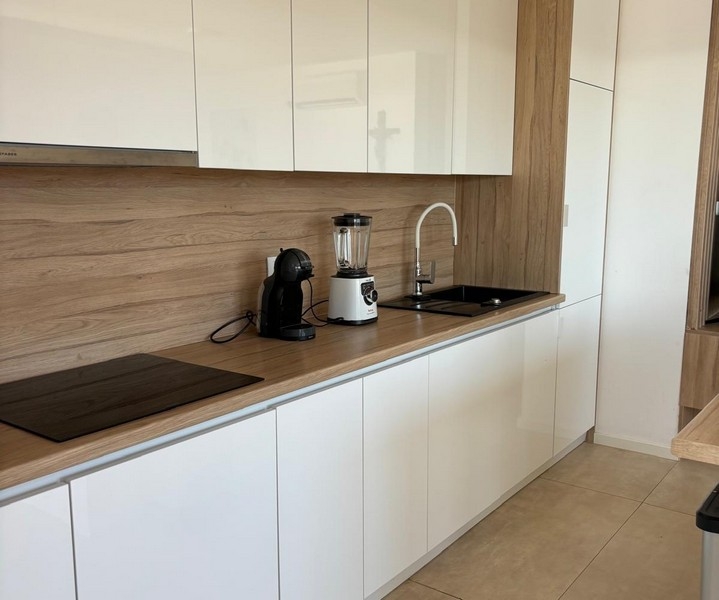 Pentry i vitt och trä