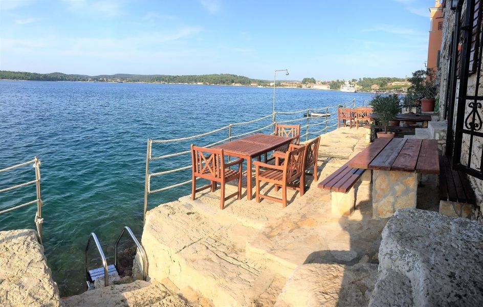 Fastigheter vid havet i Rovinj Istrien.