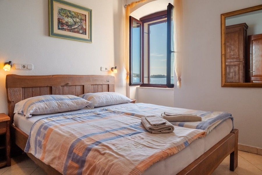 Det finns också en vacker havsutsikt från sovrummet.