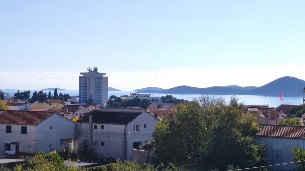 Havsutsikt över fastighet A3815 i Vodice, Kroatien.