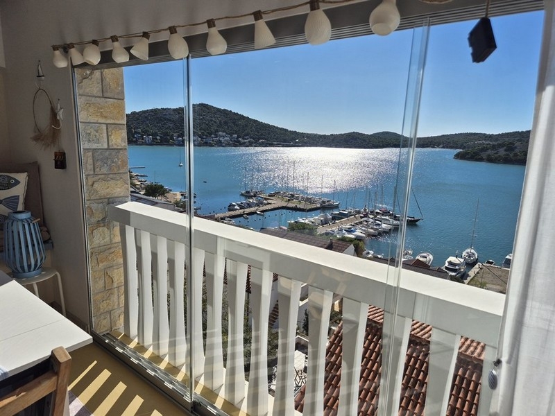 Havsutsikt över lägenhet A3819 i Tisno