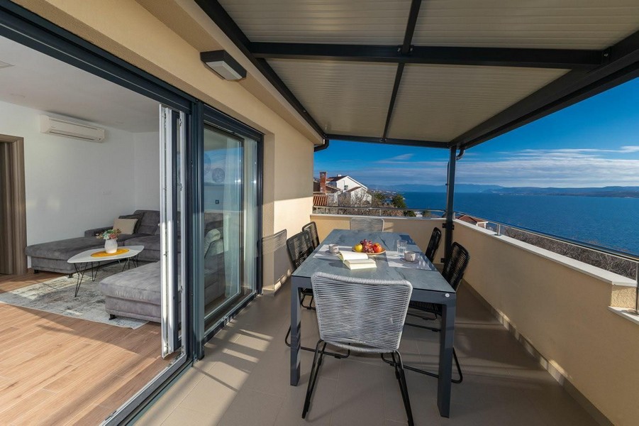 Terrass med havsutsikt