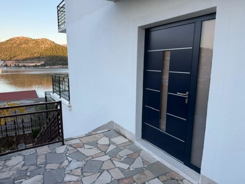 Fastigheter nära havet i Trogir-regionen, Kroatien.