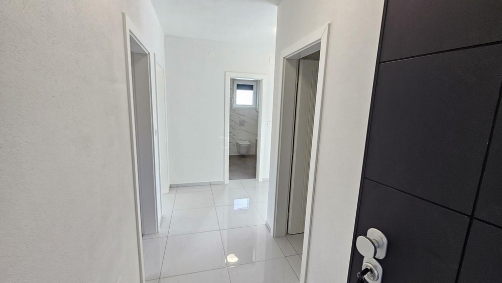 Hall med utsikt över badrummet