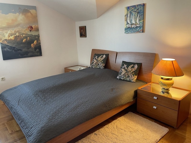 Sovrum med dubbelsäng