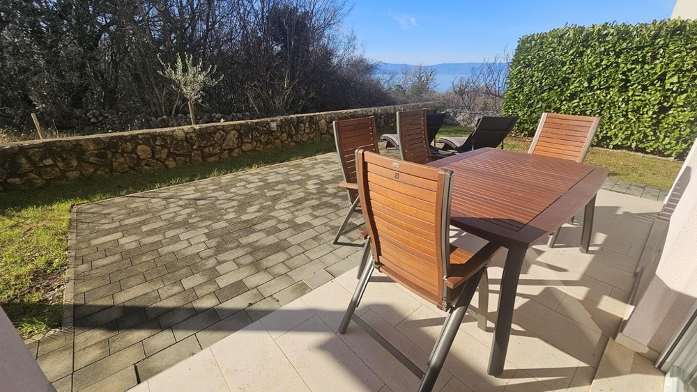 Köp en lägenhet med havsutsikt på ön Krk