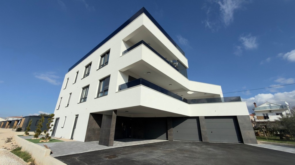 Köp lägenheter i första raden till havet.