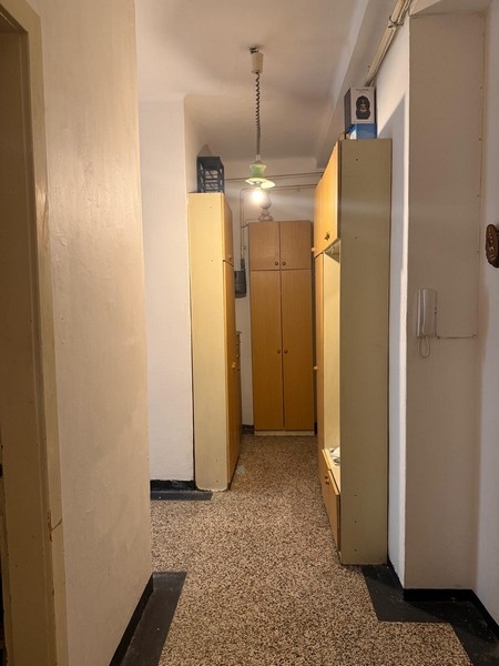 Hall med inbyggda garderober