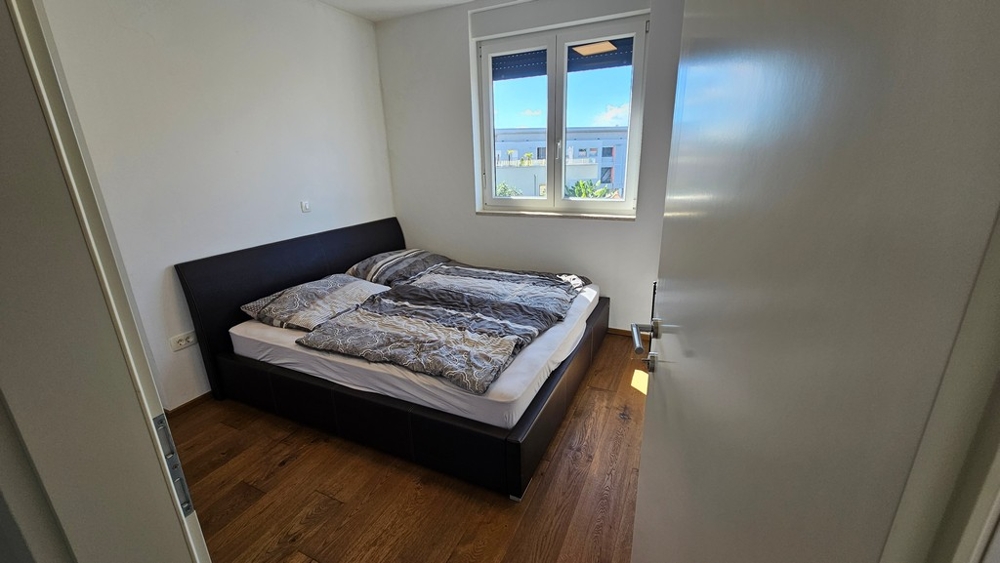 Takterrass med utsikt över hamnen, havet och gamla stan