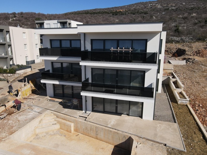 Köp en ny lägenhet nära Novi Vinodolski i Kroatien