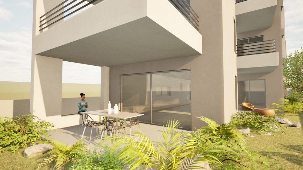 Terrass på bottenvåningen i en ny lägenhet