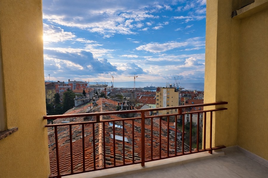 Lägenhet med havsutsikt till salu i centrum av Rijeka, Kvarnerbukten.