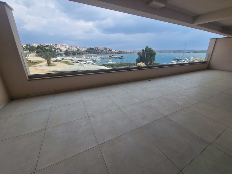 Havsutsikt från terrassen på fastighet A3912 i Povljana, ön Pag.