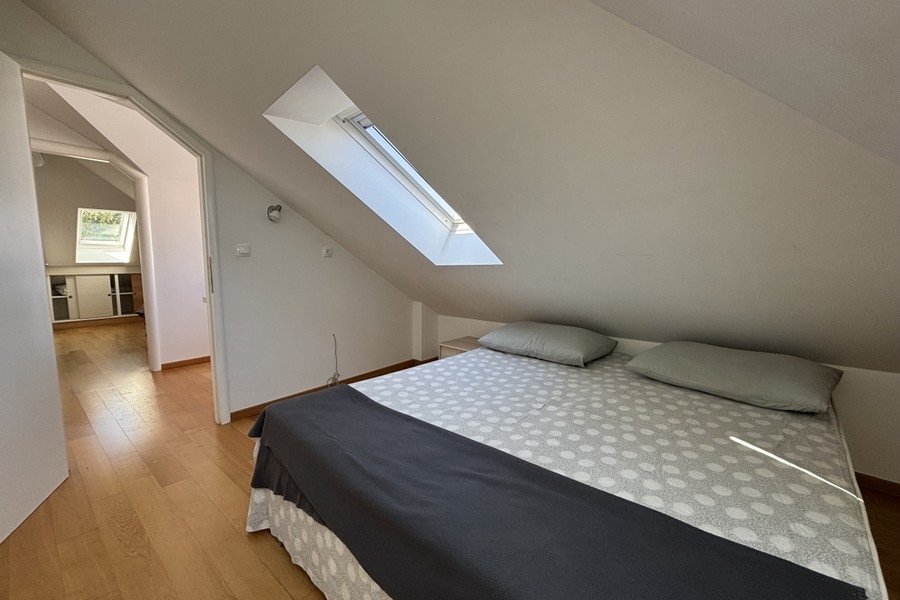 Sovrum med dubbelsäng.