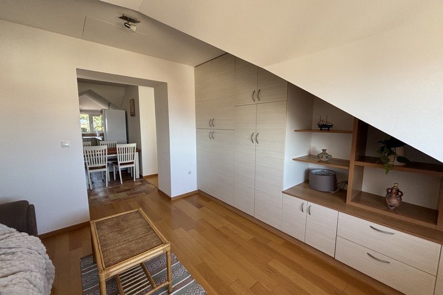 Kök och matplats i lägenhet A3924 i Kroatien.