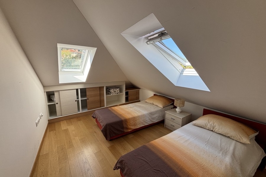 Andra sovrummet – lägenhet på översta våningen A3924 Split