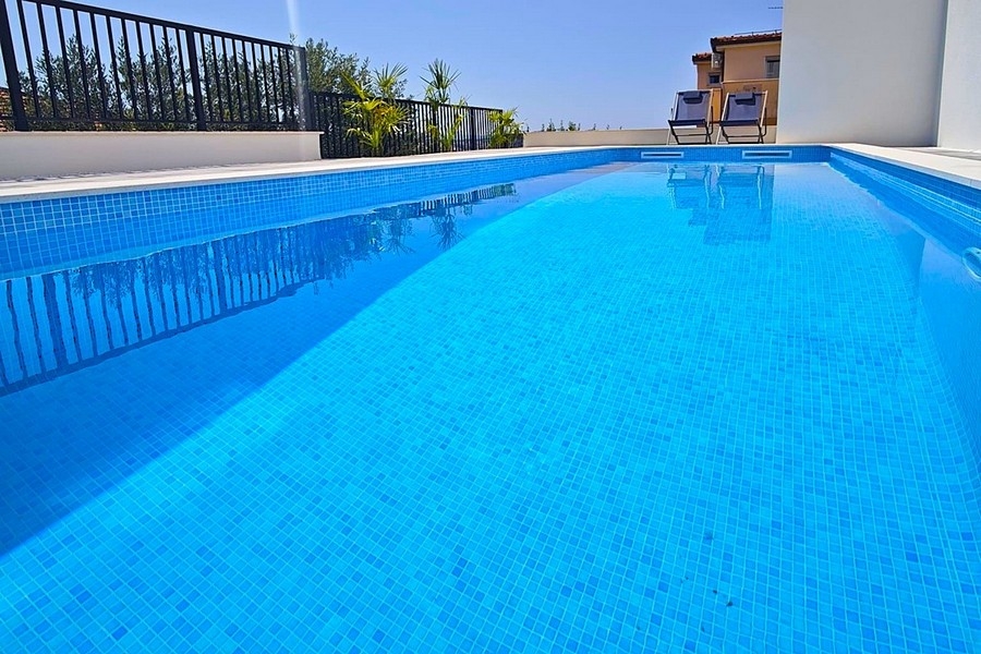 Gemensam pool av bostadskomplexet