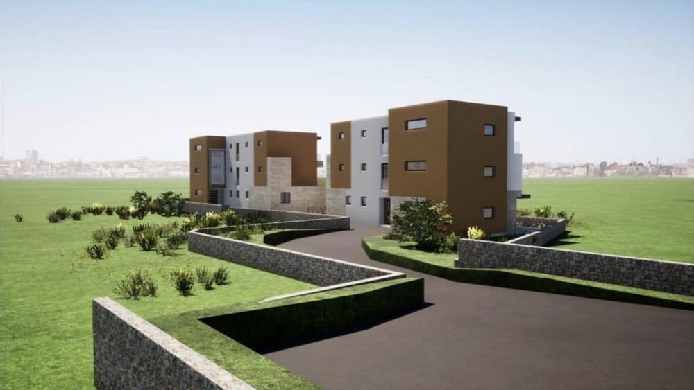 Tillgång och exteriör av bostadskomplexet med stenväggar