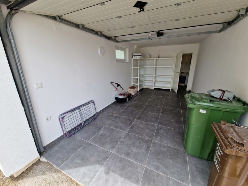 Garage med extra förvaringsutrymme