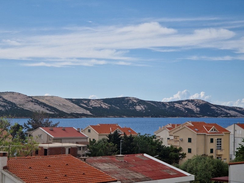 Havsutsikt i Stara Novalja på Pag i Kroatien.