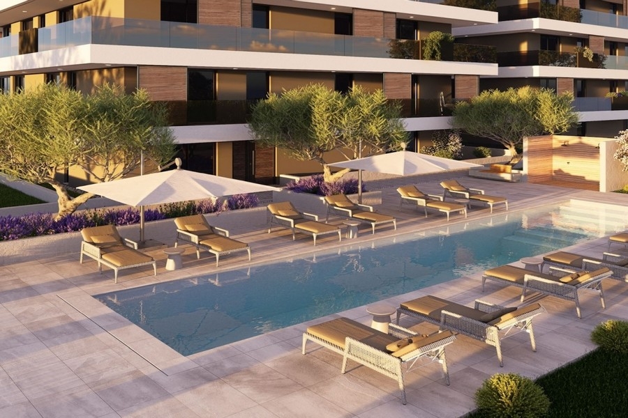 Gemensam pool i Ciovo lägenhetskomplex