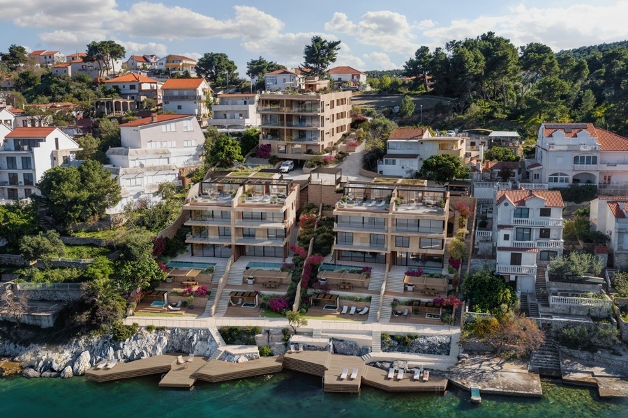 Bostadskomplex med direkt tillgång till havet i Kroatien