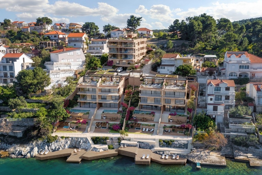 Bostadskomplex i första raden till havet på Ciovo