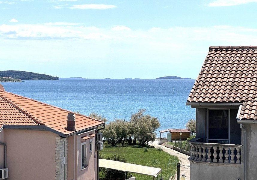Havsutsikt över Adriatiska havet nära Vodice
