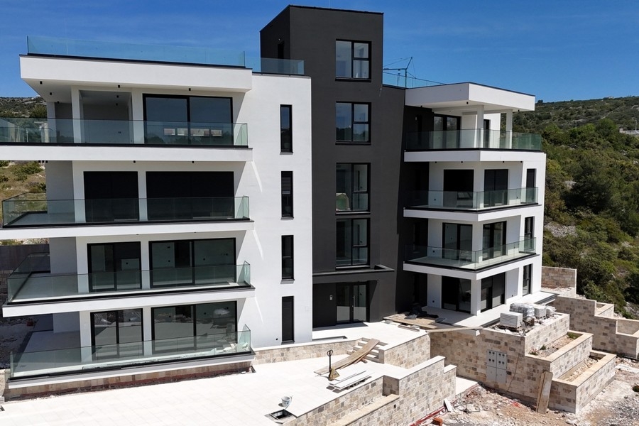 Exteriörvy av det nya bostadsområdet i Primosten