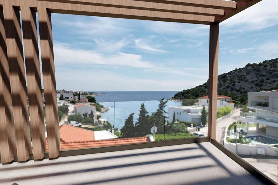 Flygfoto över Rogoznica-bukten i Kroatien